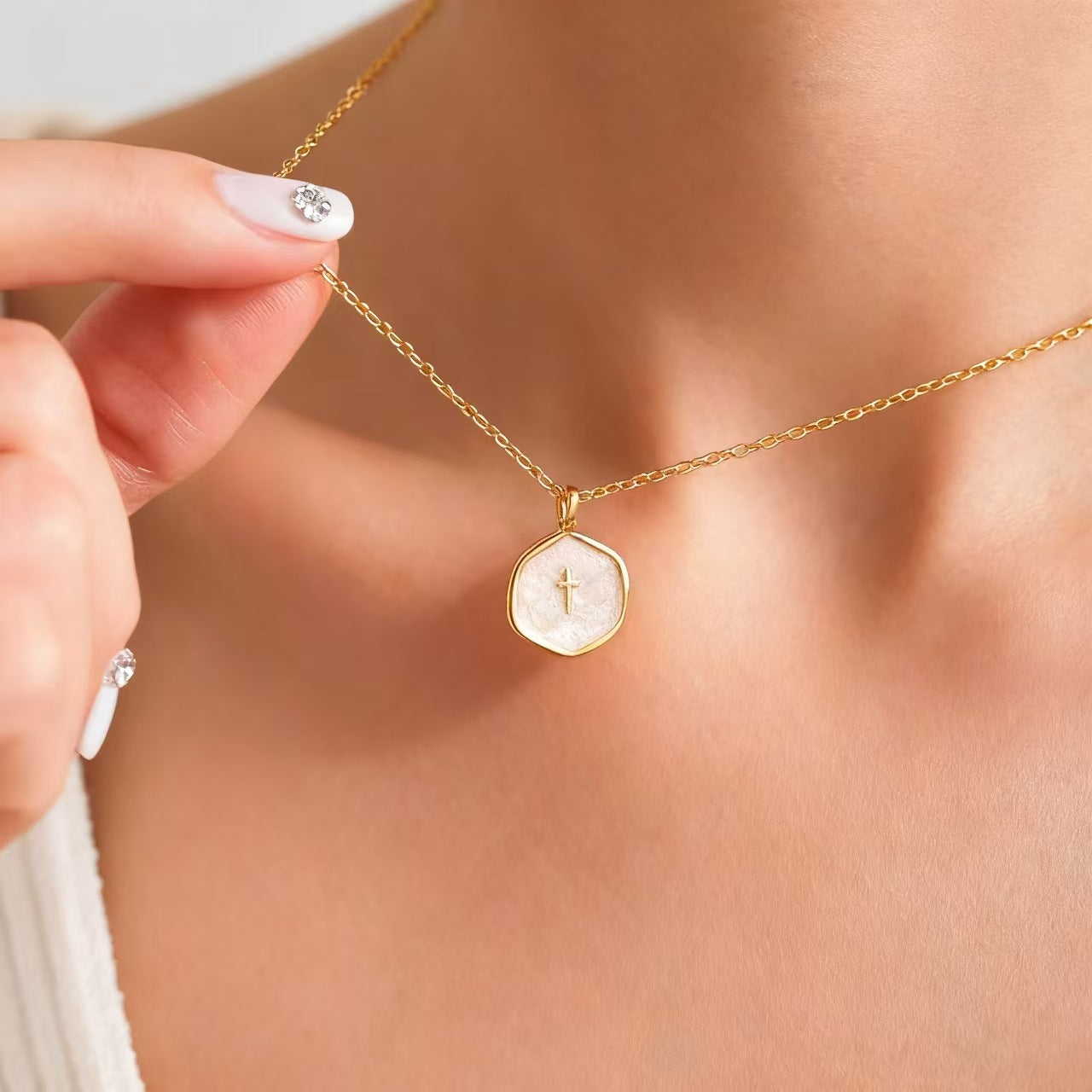 Women's Round Pendant Cross Necklace Gold Alloy Collarbone Chain